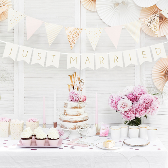 Guirnalda Just Married