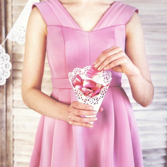 conos blondas pétalos