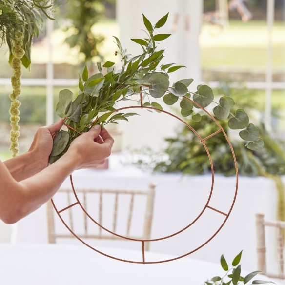 3 coronas metálicas decorativas