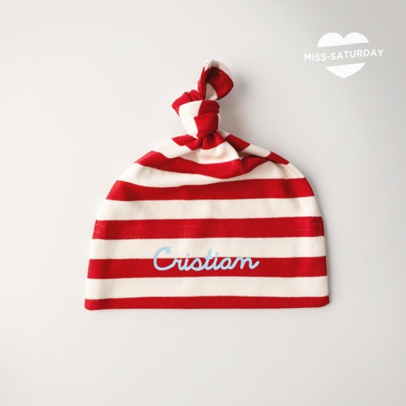 Gorrito rojo recién nacido