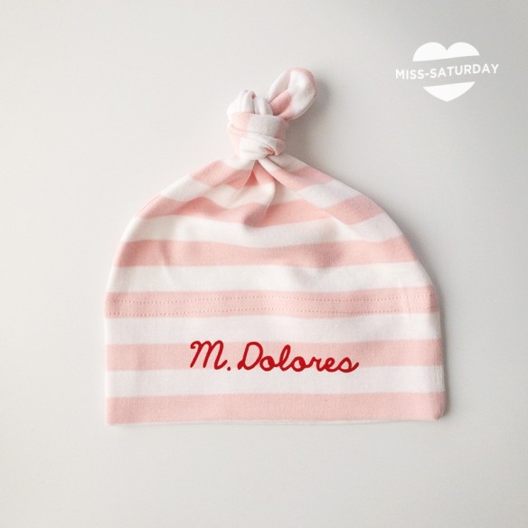 Gorrito rojo recién nacido