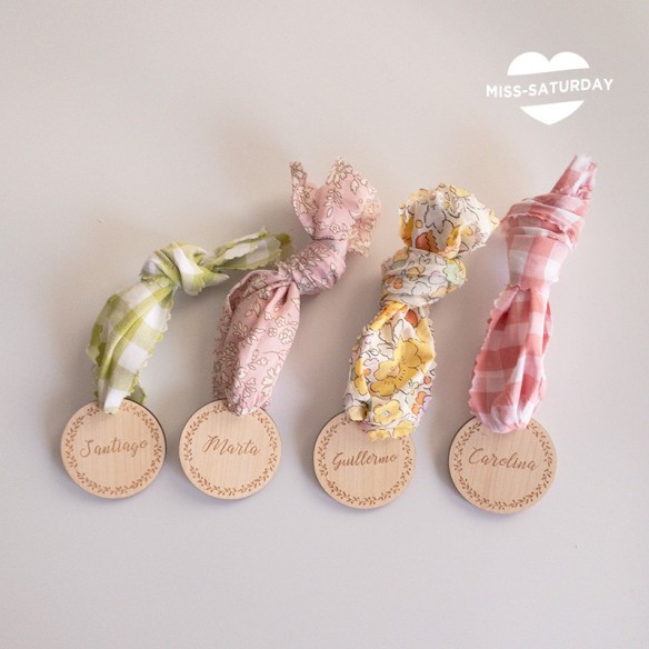 Llaveros Celebración corona Flores