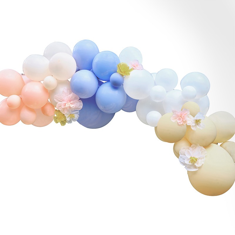 Arco de globos pastel con flores