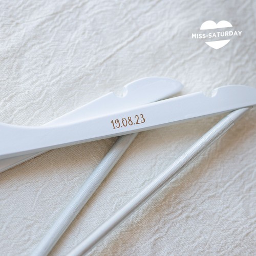 Percha blanca personalizada nombre 2