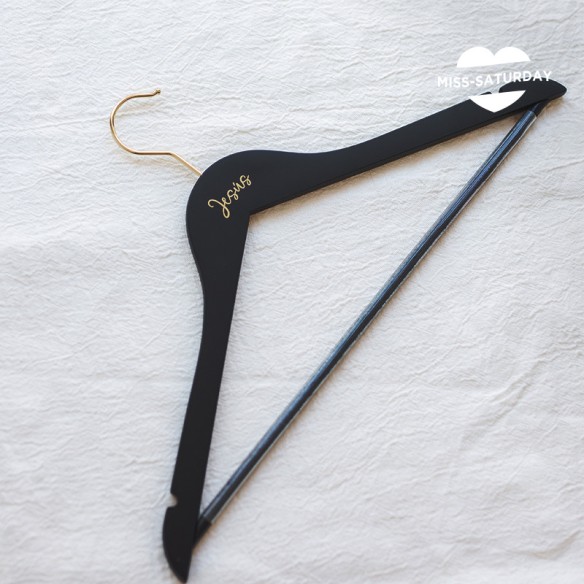 Percha negra personalizada nombre