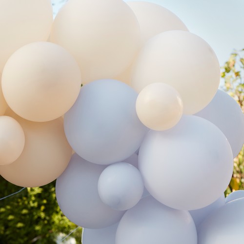 Arco de globos nude y azul pastel 2