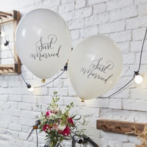 10 globos Just Married